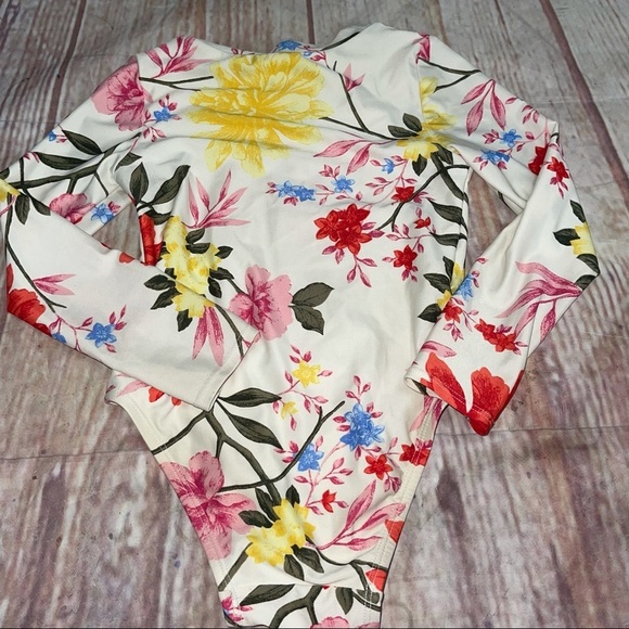 Old navy long sleeve one piece swimsuit 3T - Picture 3 of 5